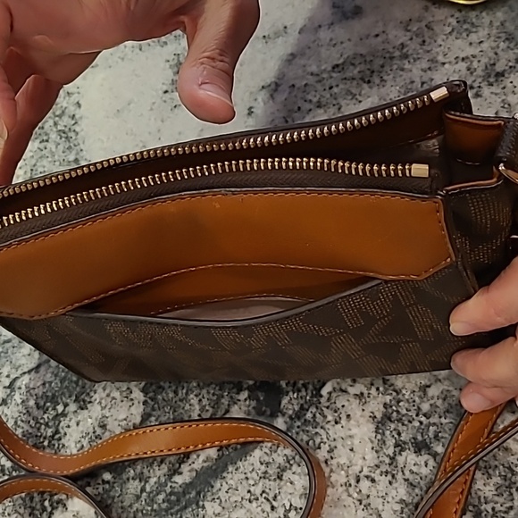 Michael Kors Authentic, Vintage 2 piece set Crossbody Bag, and wristlet. - Picture 15 of 15